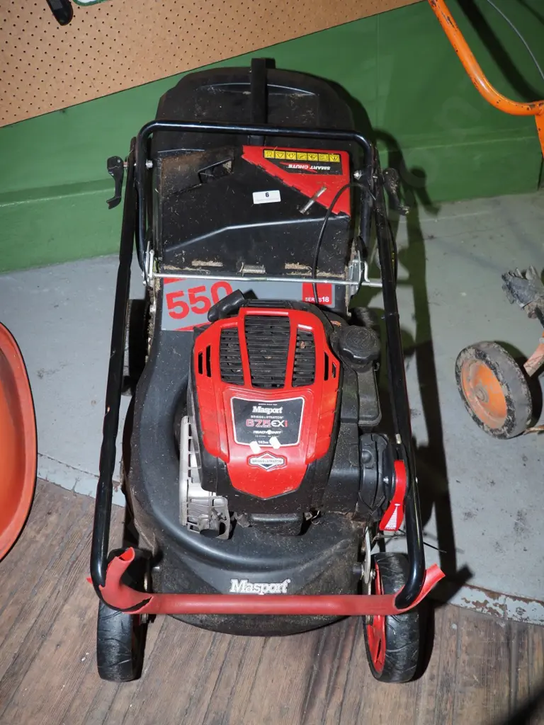 Masport 4 stroke motor mower Image 1++