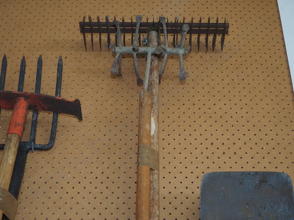 lawn rake, cultivator Image 1++