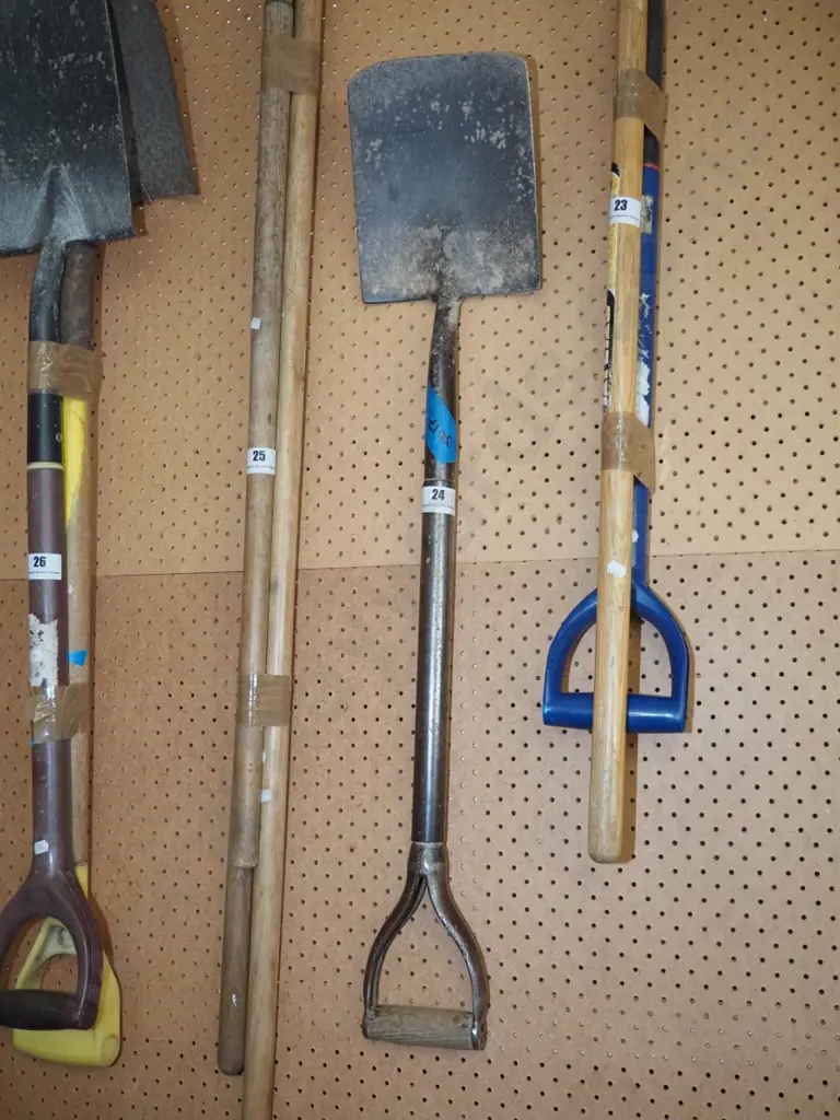 steel handled garden spade Image 1++