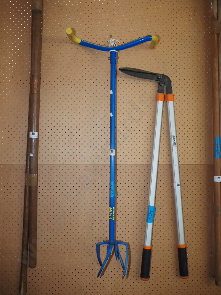 Claw garden cultivator Image 1++