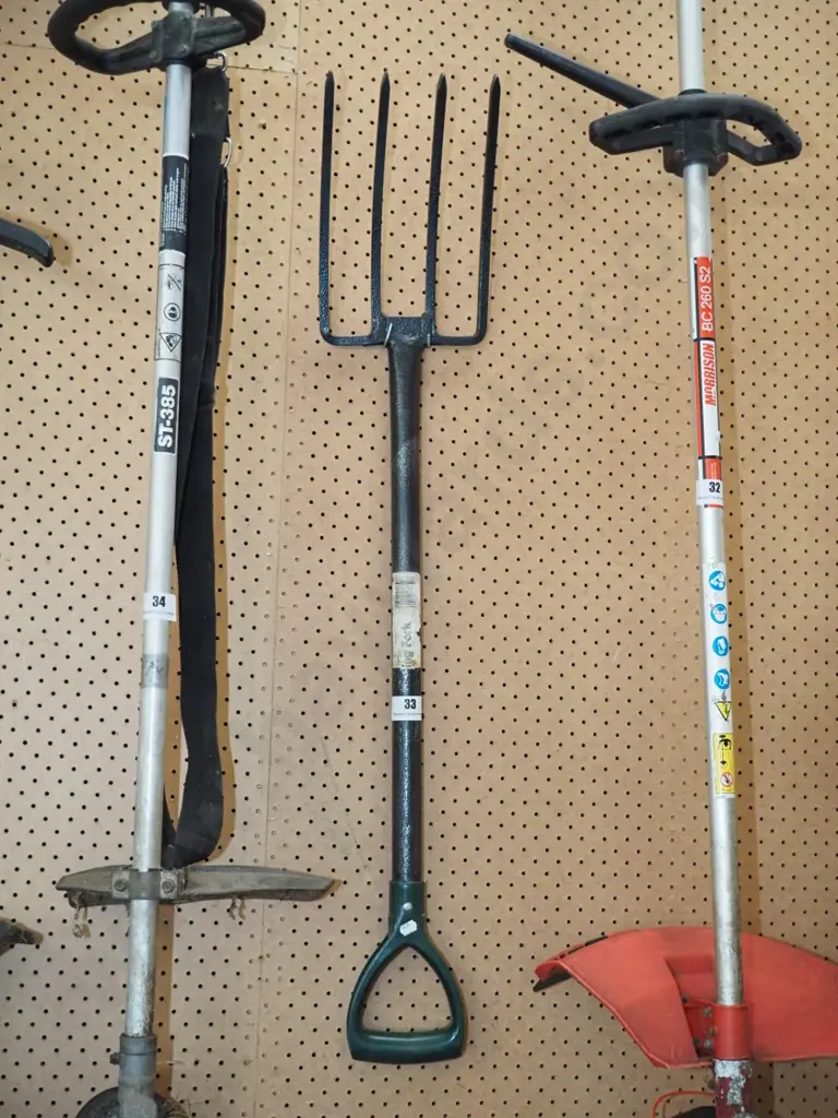 metal handled garden fork Image 1++