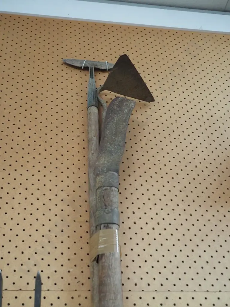 slasher, 2 garden hoes Image 1++