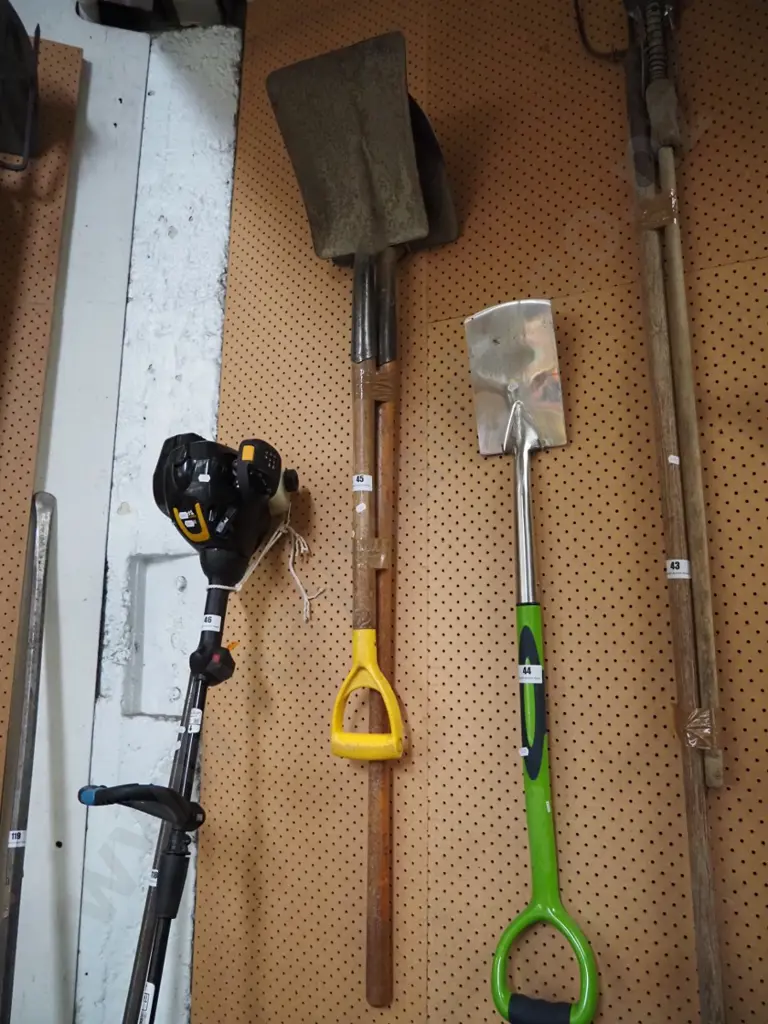 shovel, wide mouth shovel Image 1++