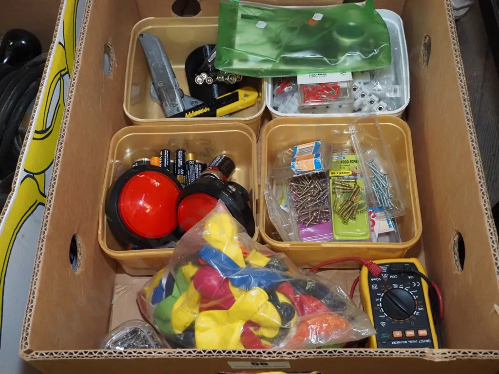 box; batteries, electrical tester, screws etc Image 1++