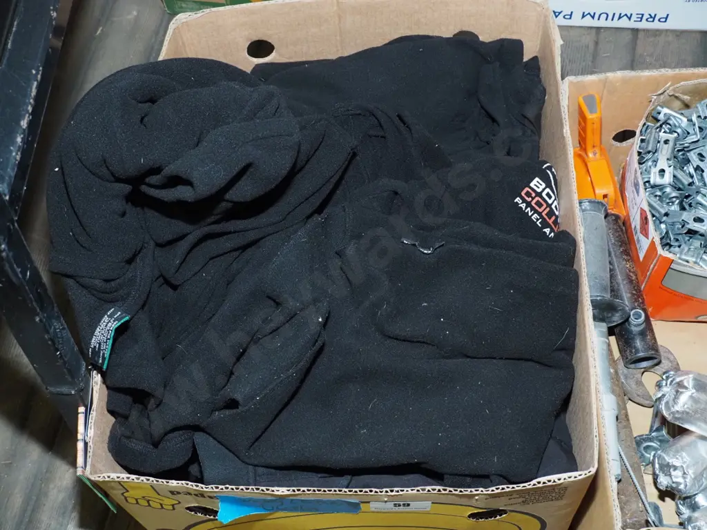 box; hunting clothes Image 1++