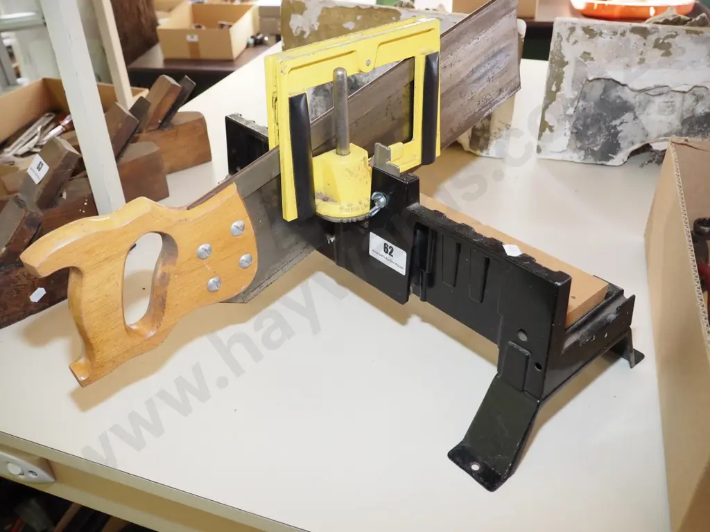 mitre box and saw Image 1++