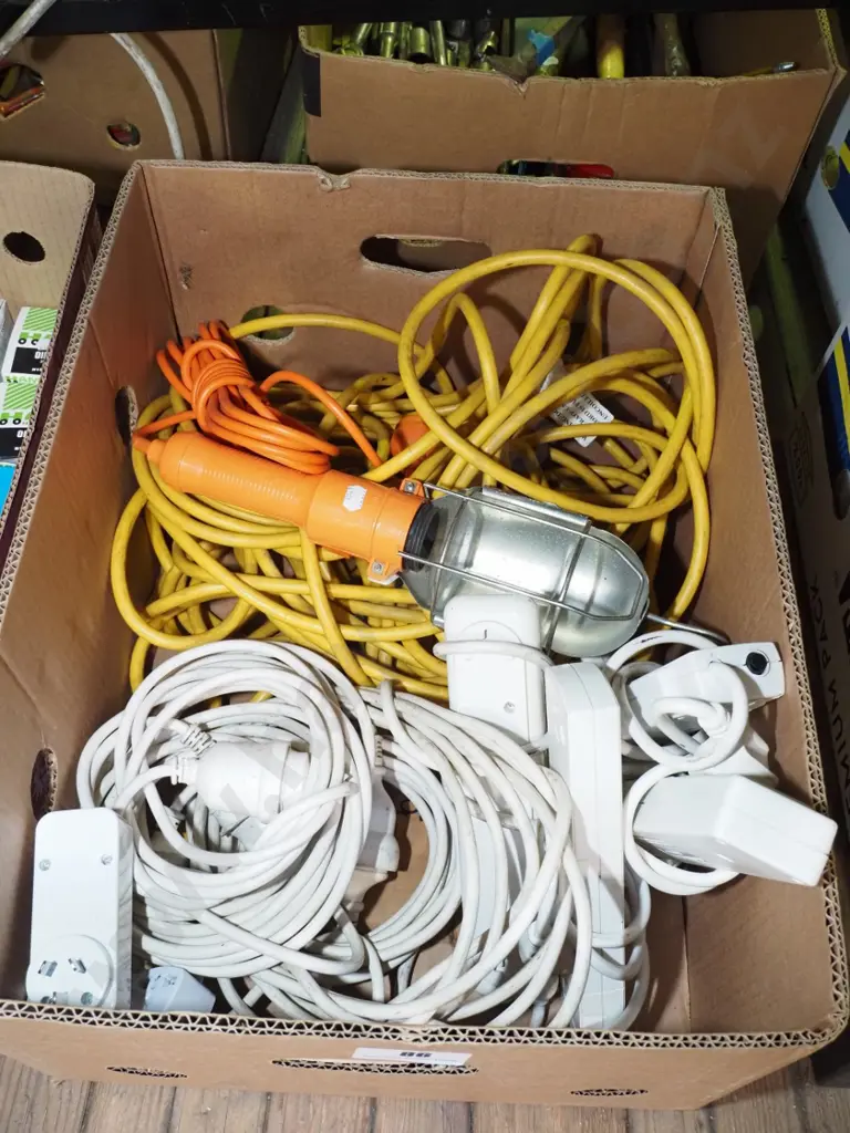 box; extension cords, trouble light etc Image 1++