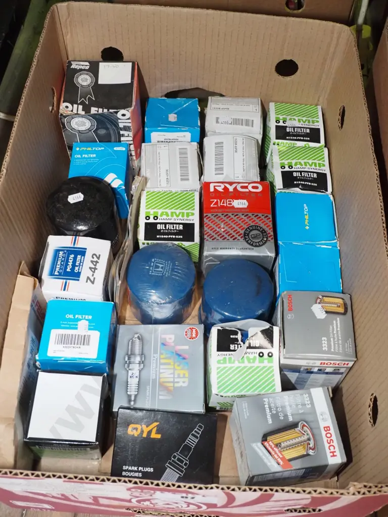 box of oil filters Image 1++