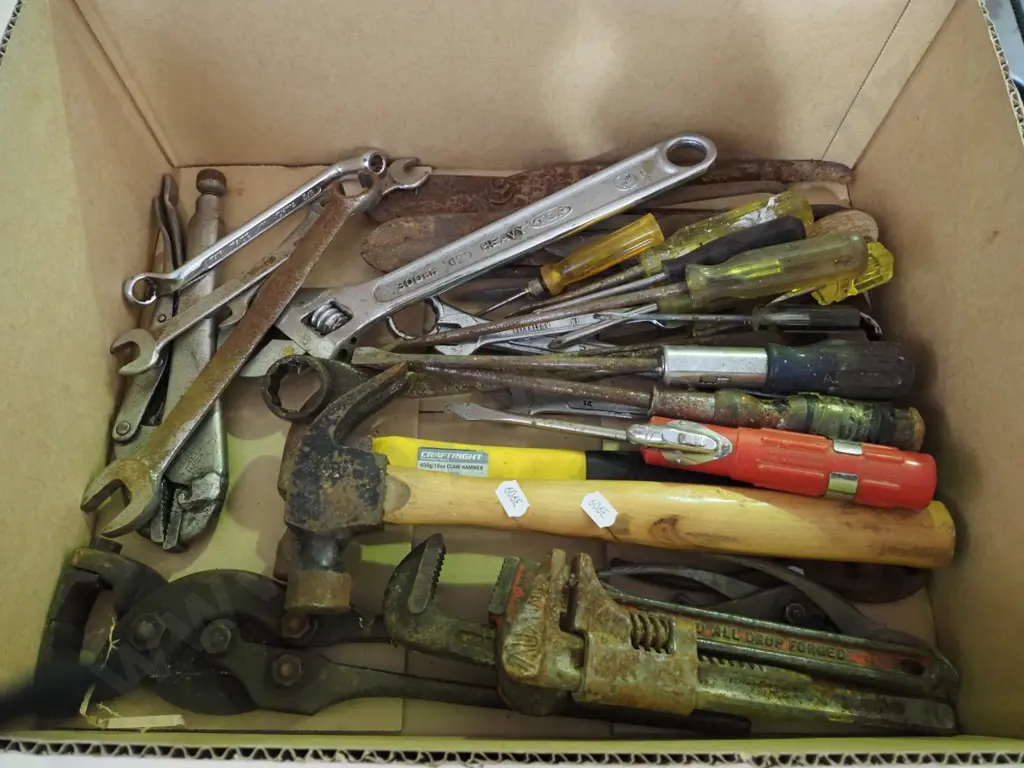 box of hand tools Image 1++