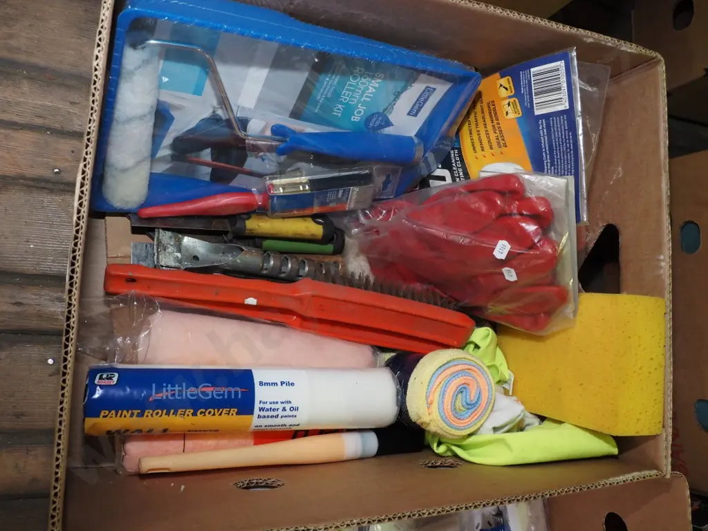 box; sponges, rubber gloves, scrapers etc Image 1++
