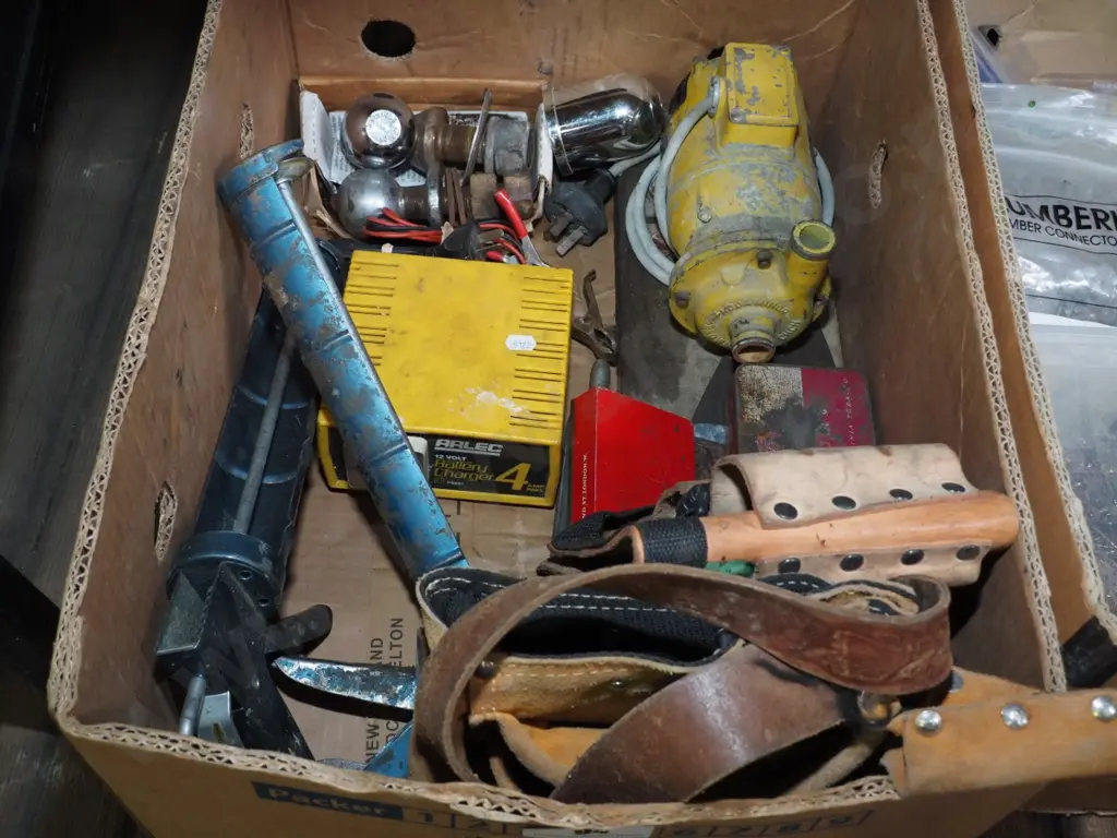 box; builder's belts, caulking guns, tow balls etc Image 1++