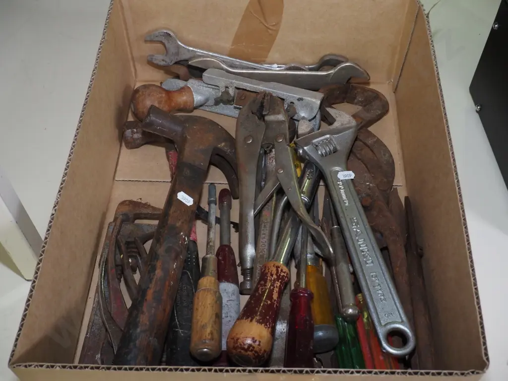 box of hand tools Image 1++