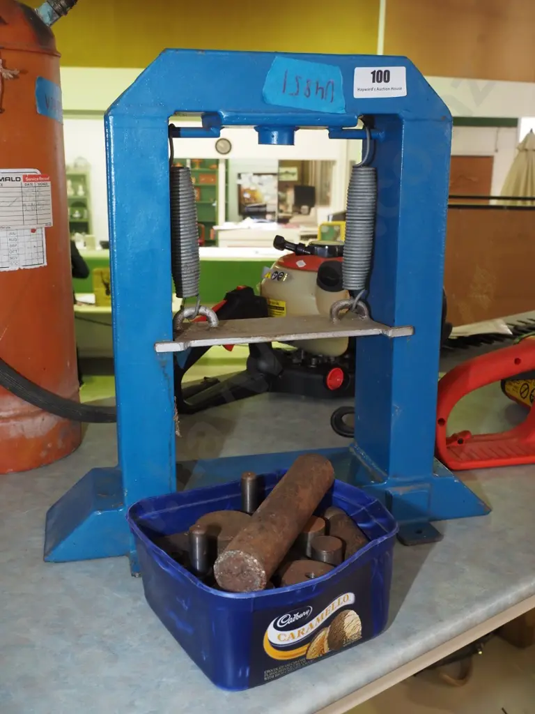 small metal press H-440 Image 1++