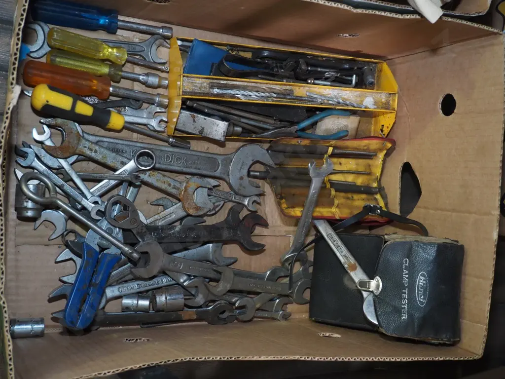box; screwdrivers, spanners, clamp tester Image 1++
