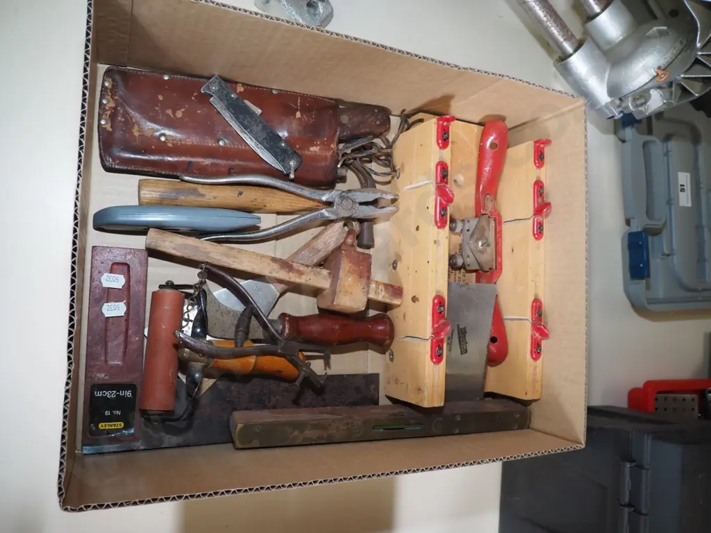 box; spoke shave, markers gauge etc Image 1++