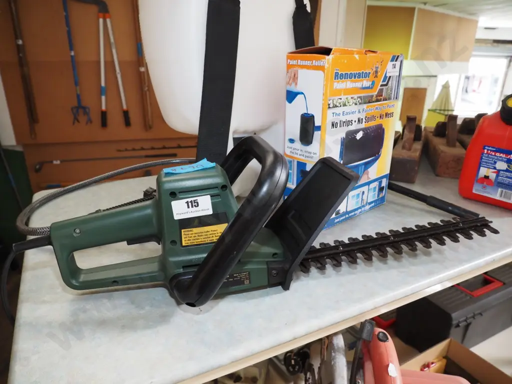 Black & Deck short bar shrub cutter Image 1++