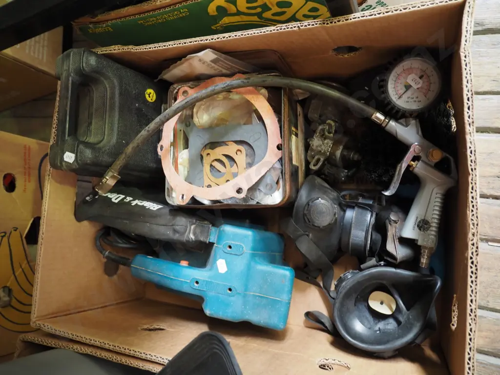 box; Makita belt sander, reciprocators, bottle jack, gaskets etc Image 1++