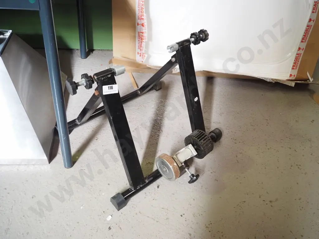 indoor bike training stand Image 1++