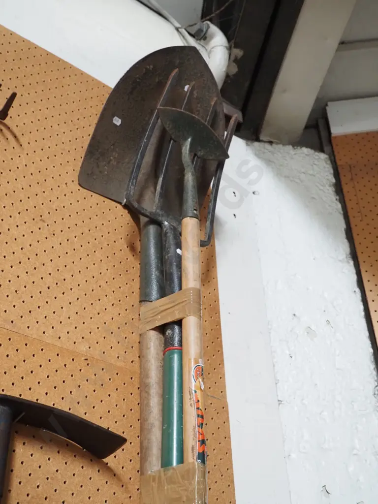 shovel, fork, garden hoe Image 1++