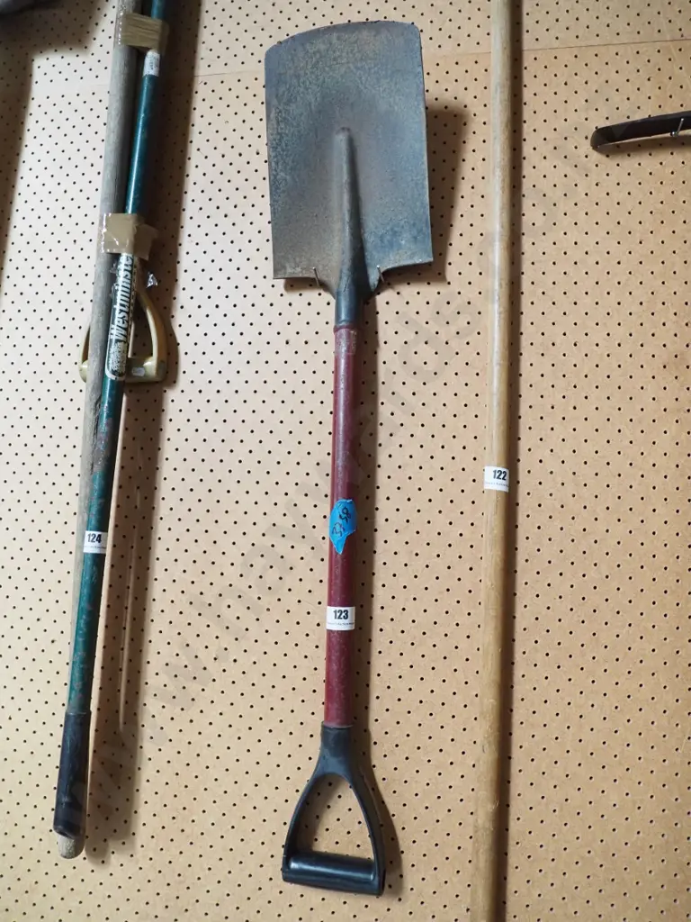 metal handled garden spade Image 1++