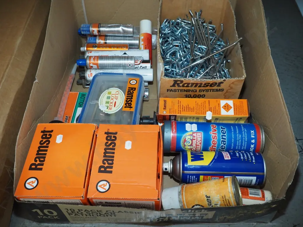 box; strapping hooks, Ramset nails, dyna bolts etc Image 1++