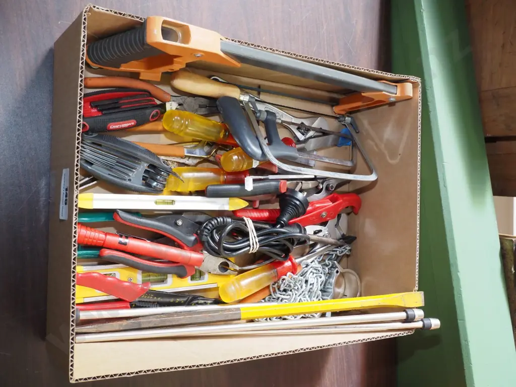 box of hand tools Image 1++