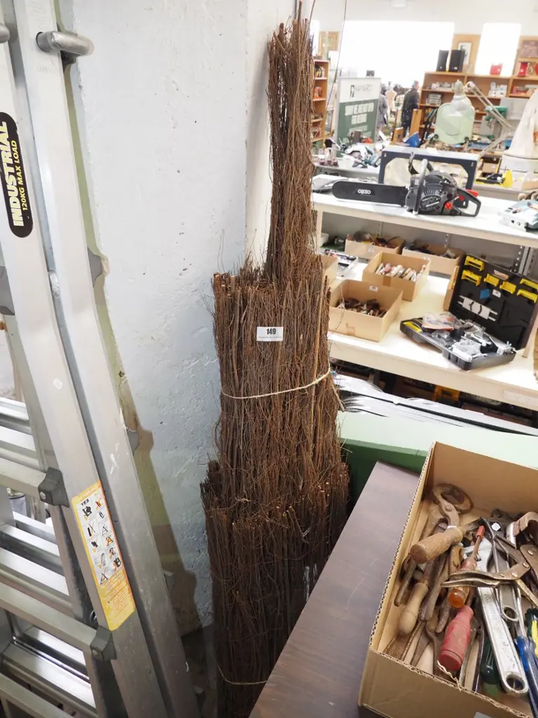 brush stick fencing Image 1++