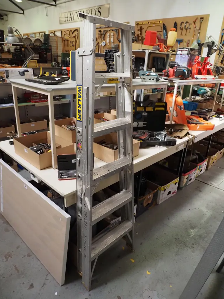 TradeMaster 5 step aluminium ladder Image 1++