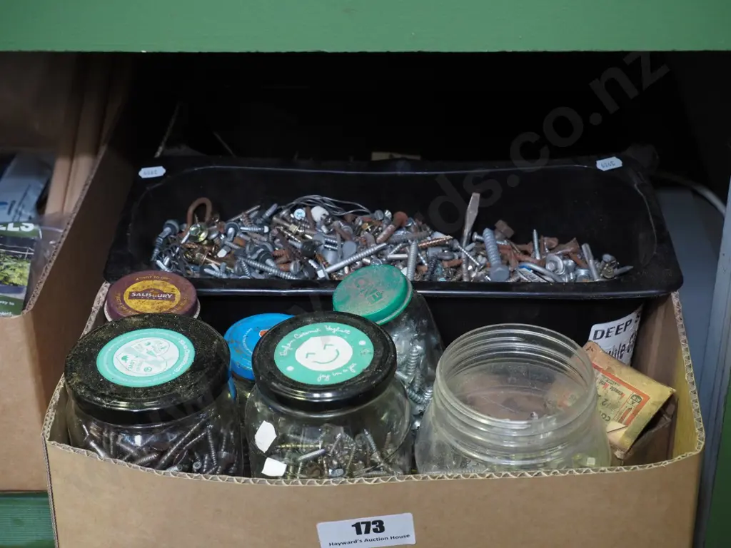 box of screws Image 1++