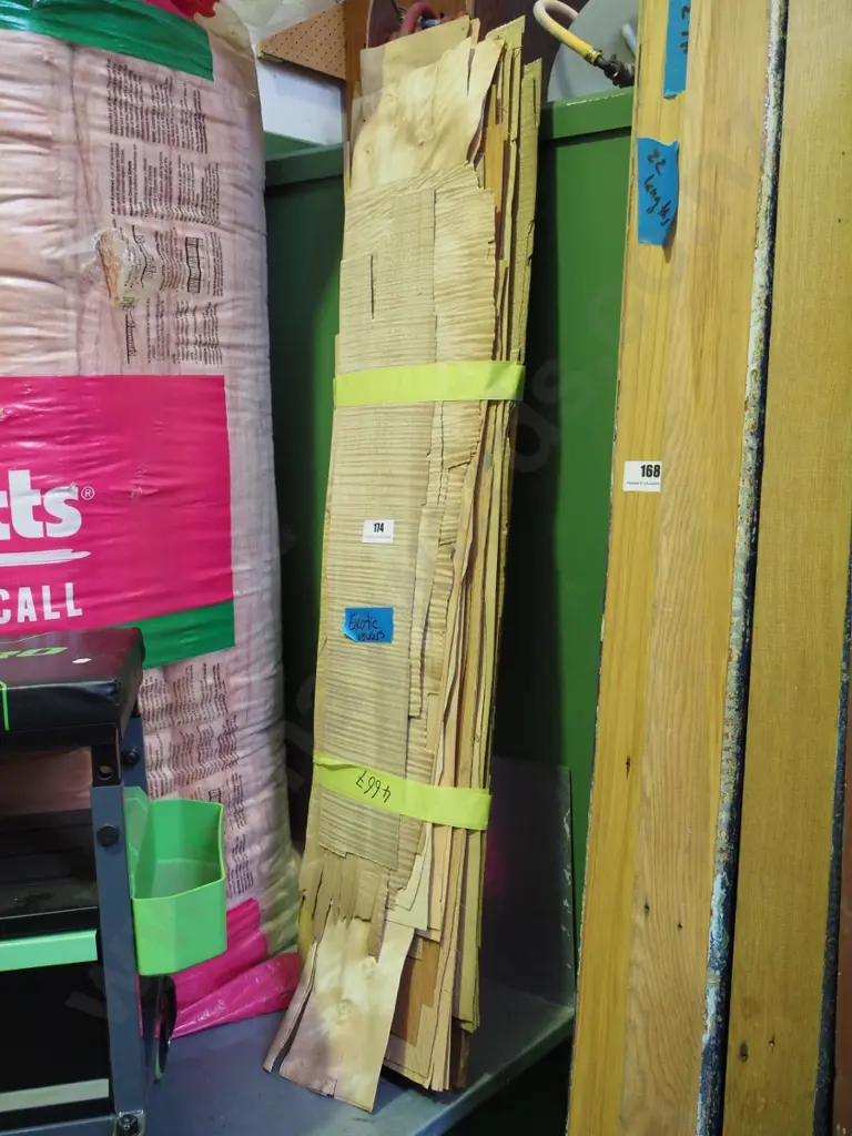 bundle of exotic timber veneer H-1160 Image 1++