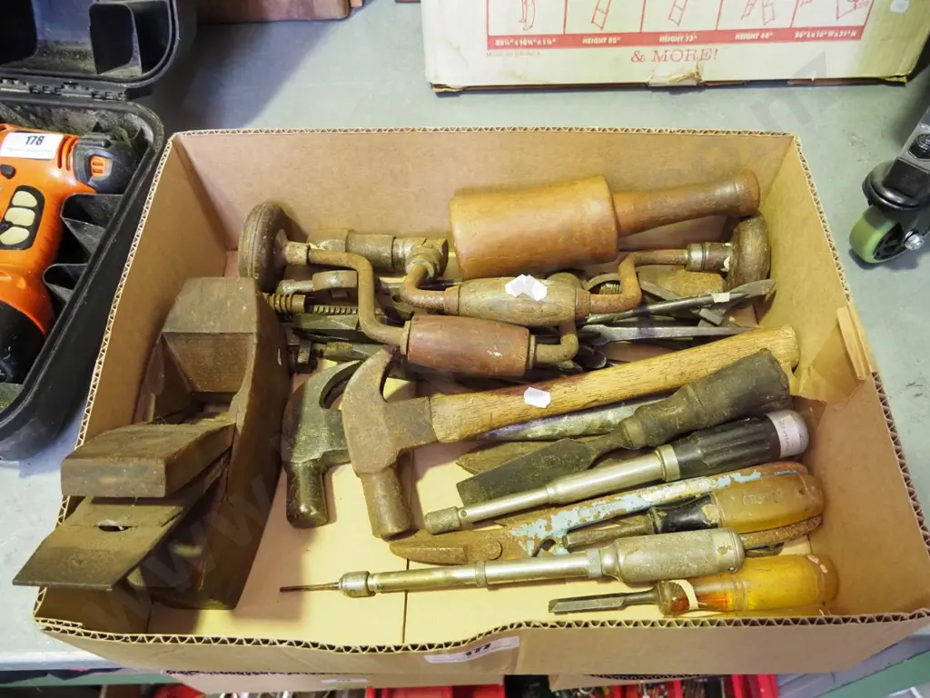 box of hand tools Image 1++