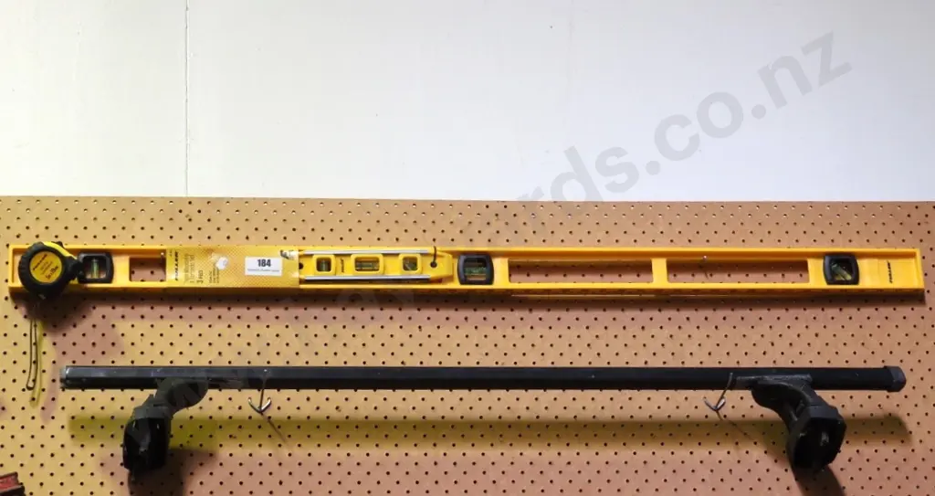 builders levels, tape measure Image 1++