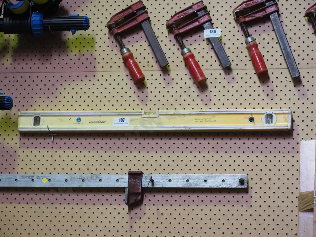 small builder's level Image 1++