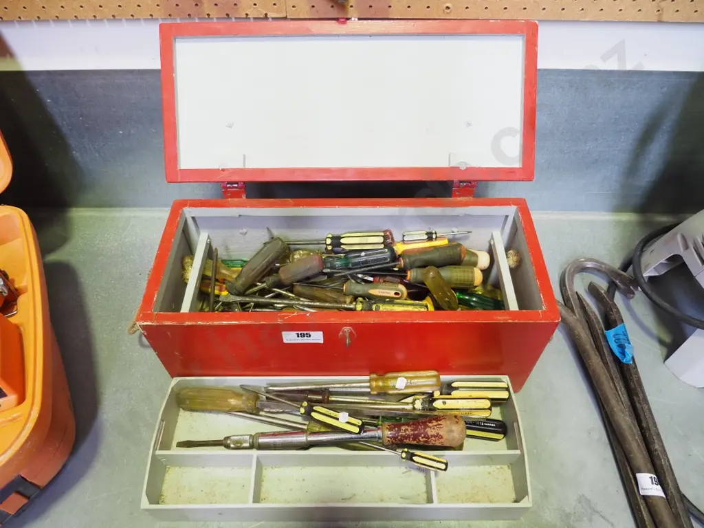 tool box; screwdrivers Image 1++