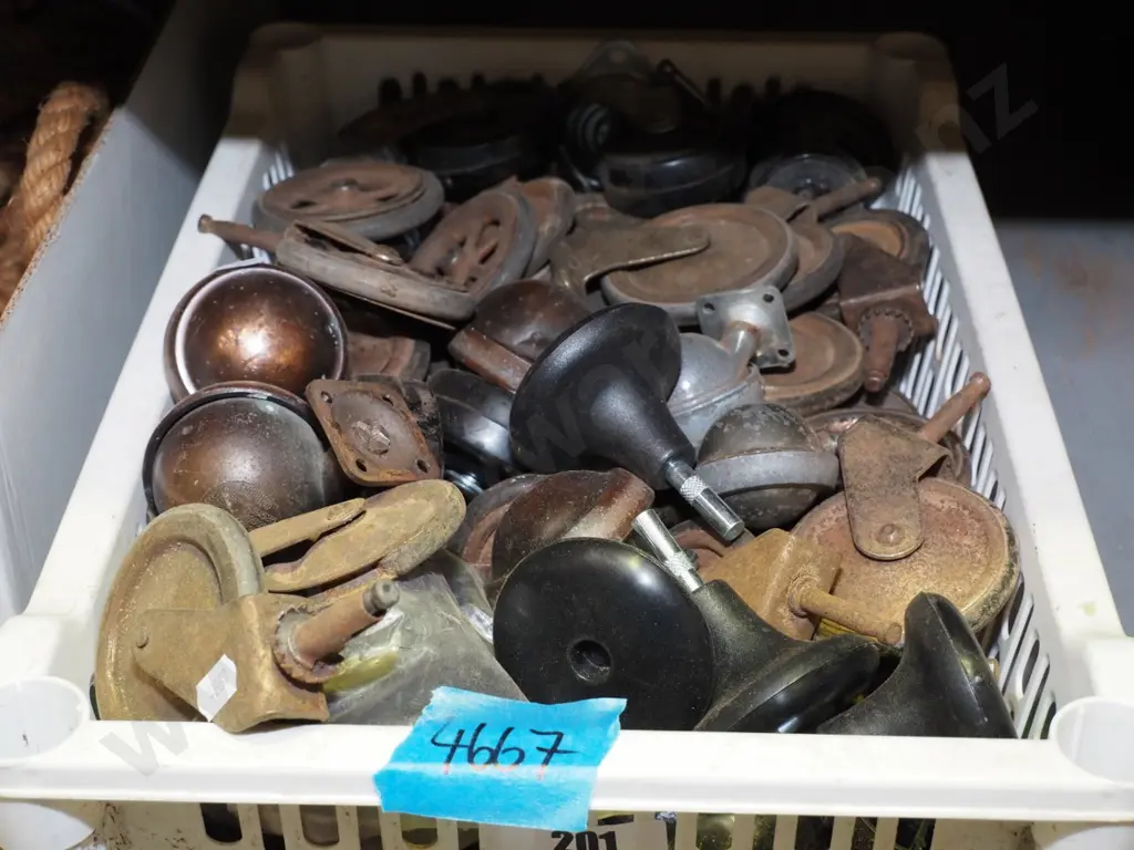 box of casters, bed feet Image 1++