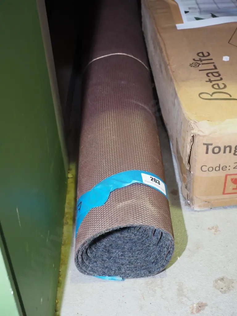 roll of garage carpet Image 1++