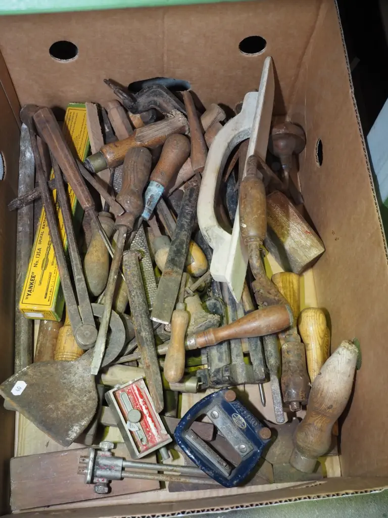 box of various vintage hand tools Image 1++