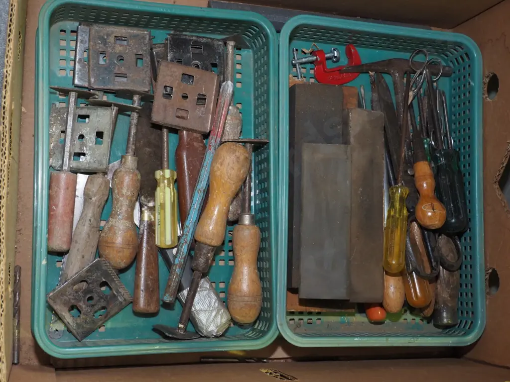 box; sharpening stones, screwdrivers etc Image 1++