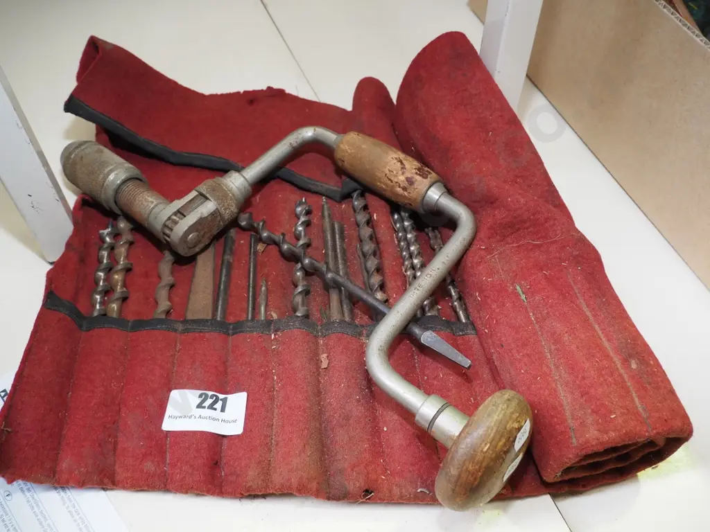 builder's auger brace and bits Image 1++