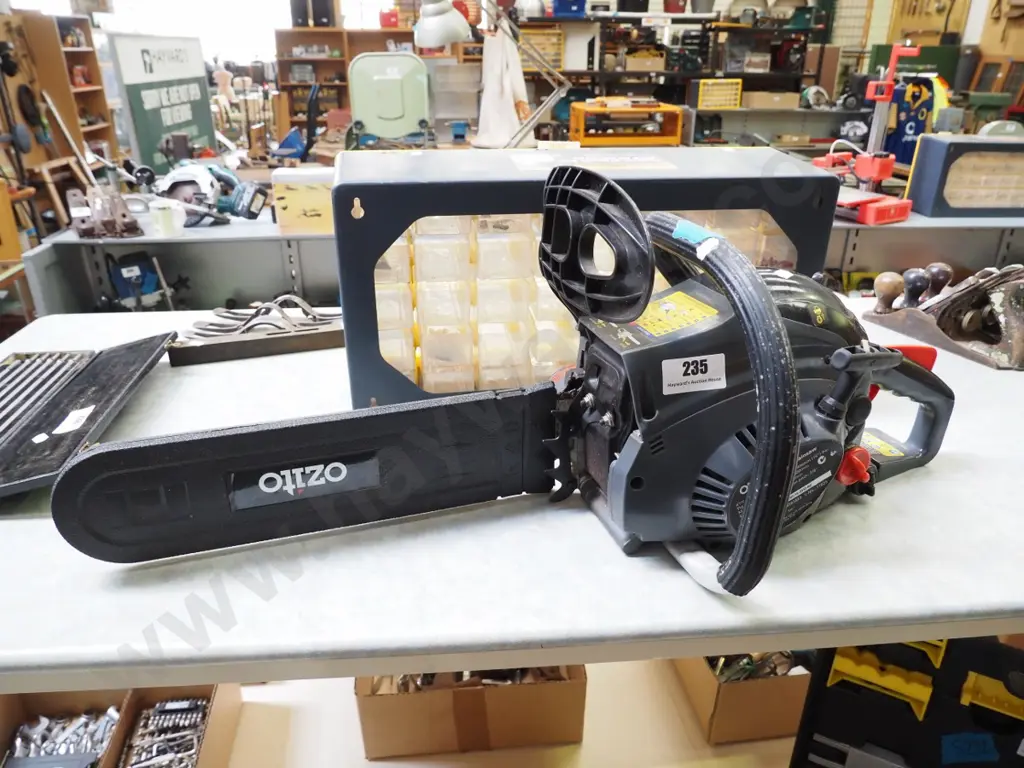 Ozito 2 stroke chainsaw Image 1++