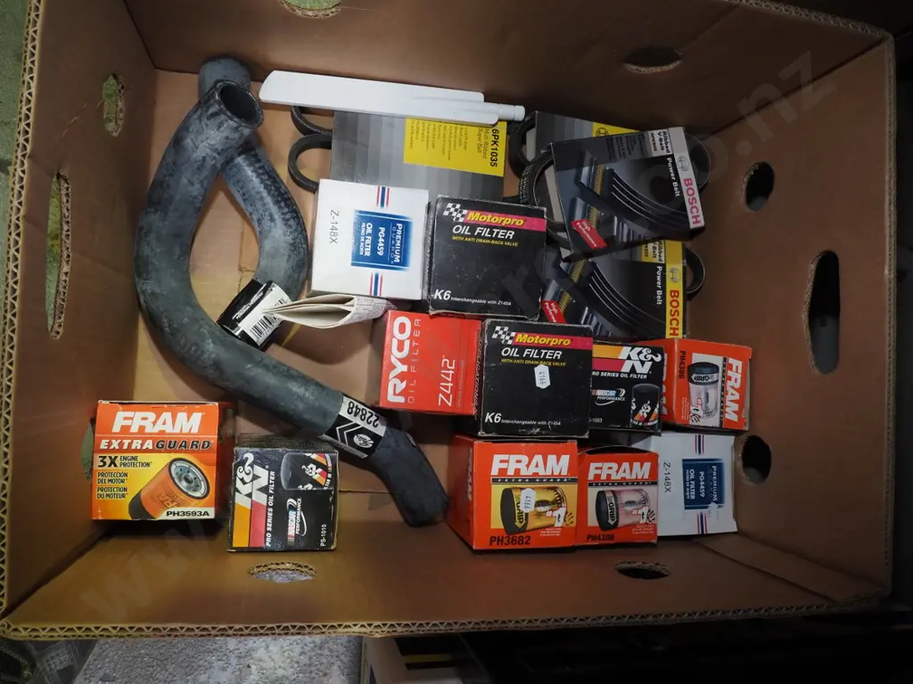 box; oil filters, power belts etc Image 1++