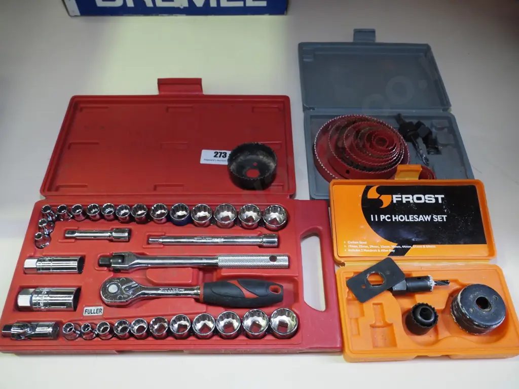 socket set, 2 cased hole saws Image 1++