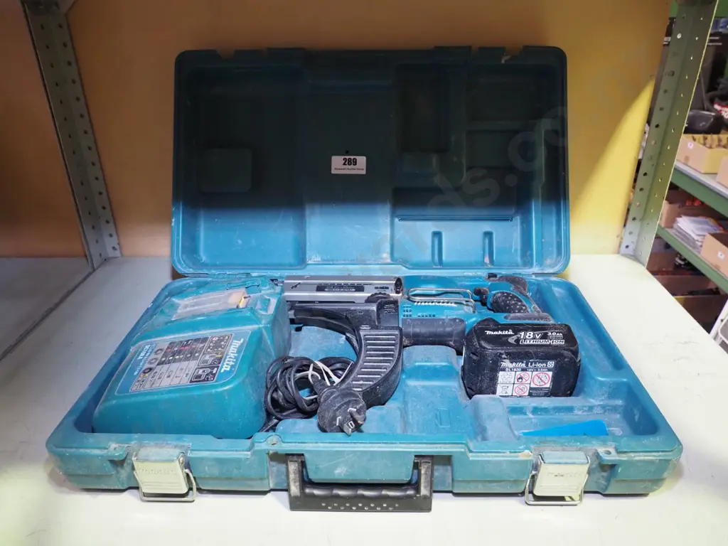 battery powered Makita collating screw gun Image 1++