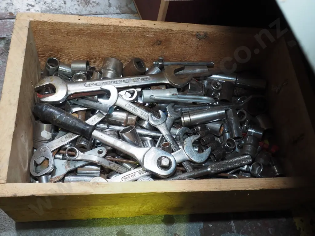 box; sockets, wrenchs, spanners Image 1++