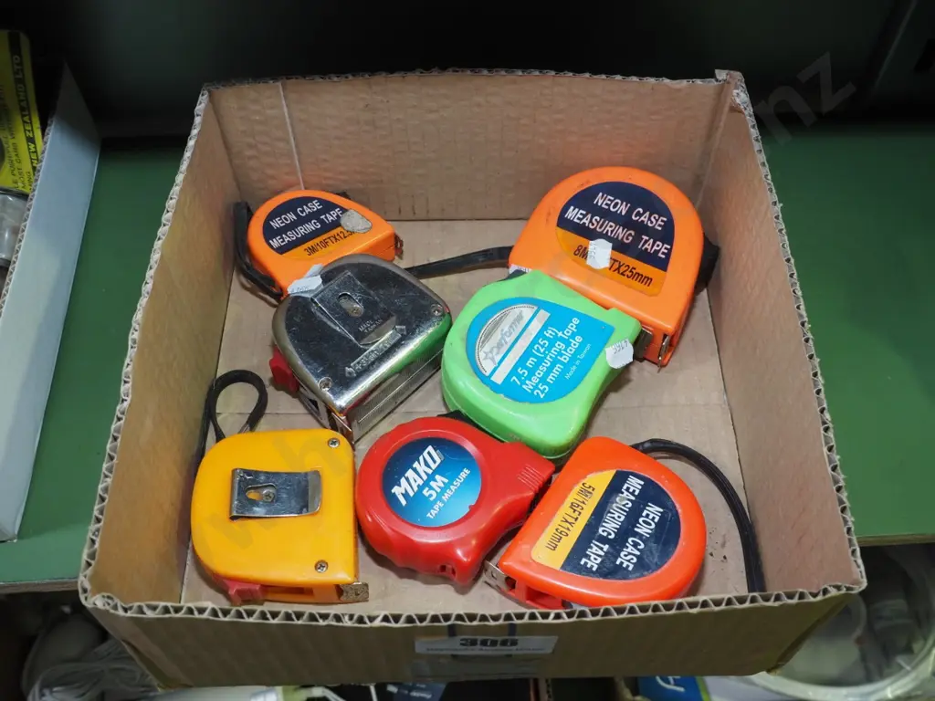 box; tape measures Image 1++