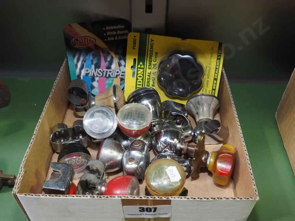 box of steering wheel knobs, pin caps etc Image 1++
