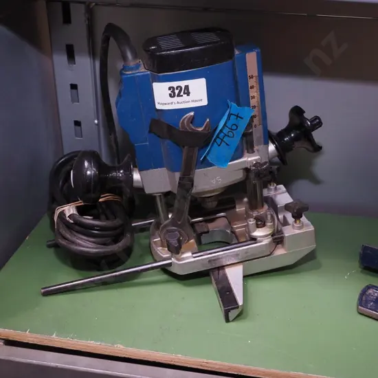 plunge router