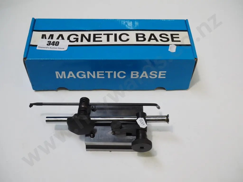 small magnetic based stand Image 1++