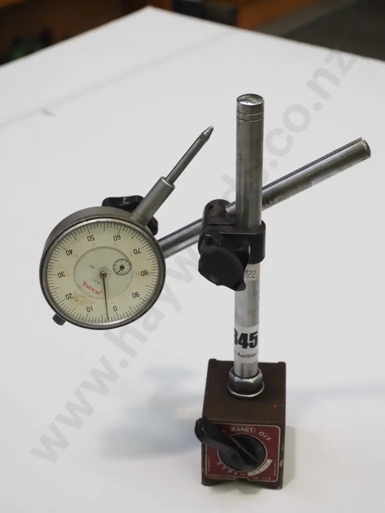 dial test indicator on magnetic based stand Image 1++