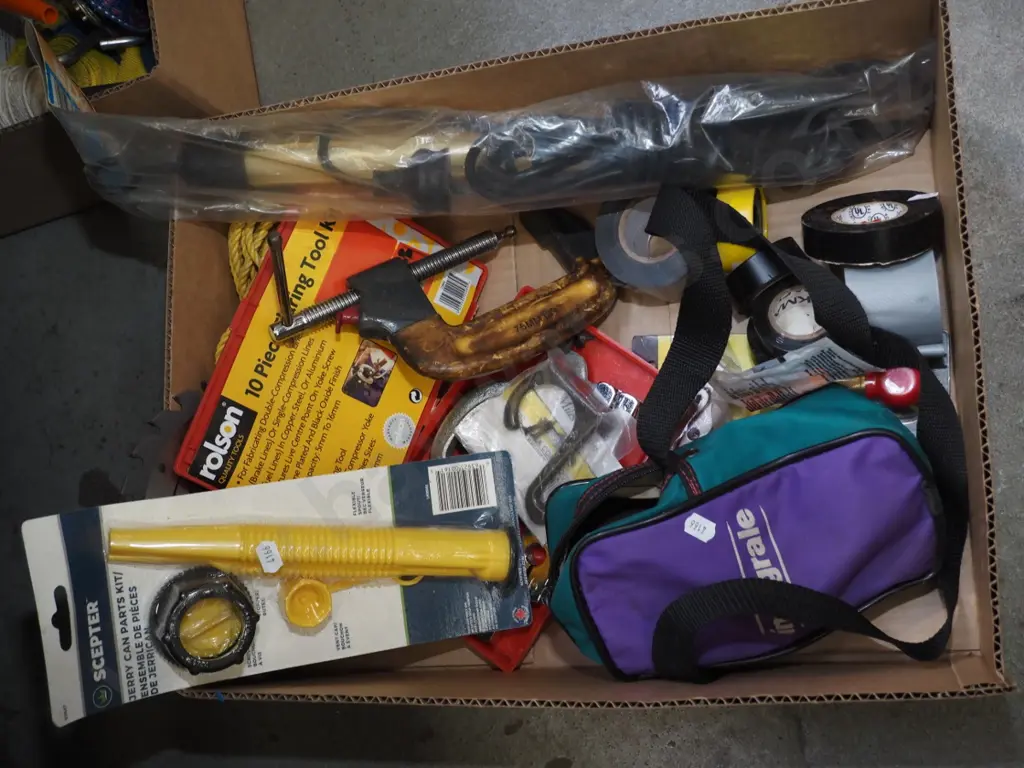 box; G clamp, inspection lamp, tapes, flaring tool kit etc Image 1++